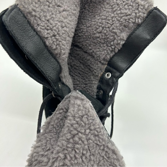 UGG Women’s Gradin Black Suede Combat Lace Up Boots Size 7 - Picture 10 of 12